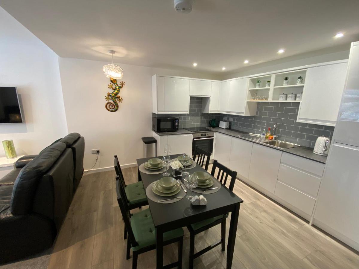 Modern 2 Bedroom Apartment, With Car Parking. Bitton Eksteriør bilde