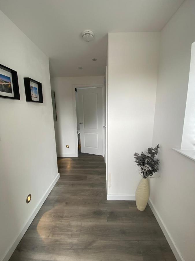 Modern 2 Bedroom Apartment, With Car Parking. Bitton Eksteriør bilde