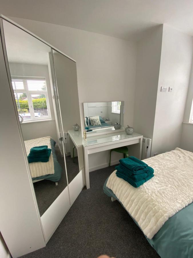 Modern 2 Bedroom Apartment, With Car Parking. Bitton Eksteriør bilde